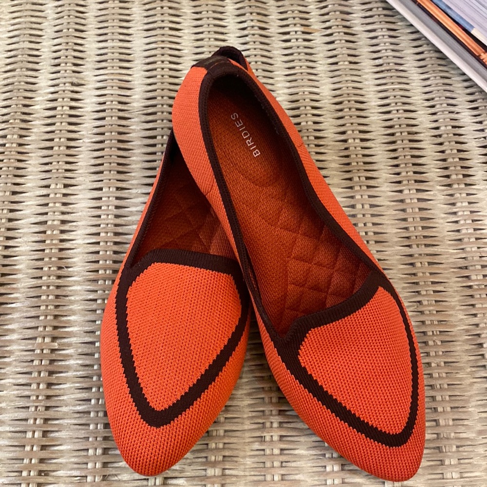 Coral and maroon size 7! Brand new. Never worn